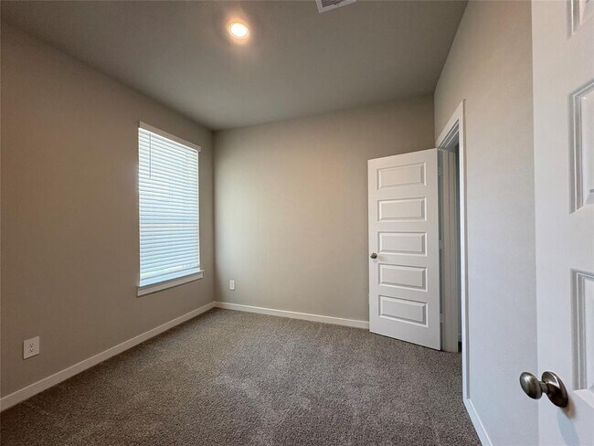 Building Photo - 16817 Harvest Grv Ln