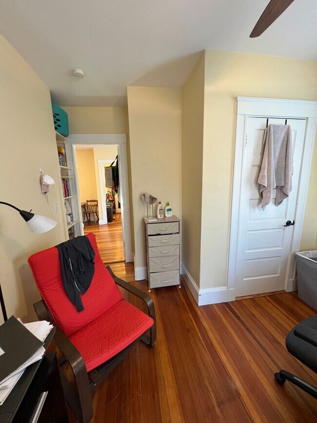 Building Photo - 332 Beacon St