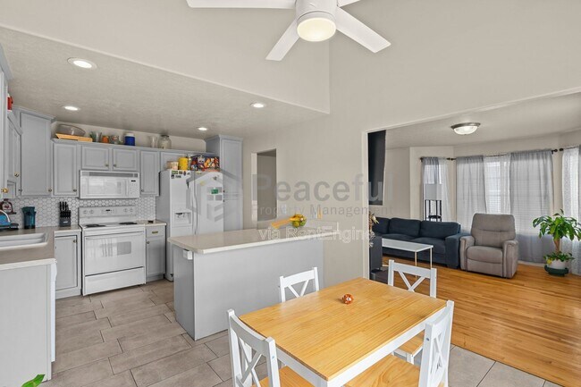 Building Photo - 1541 W Ln Ct