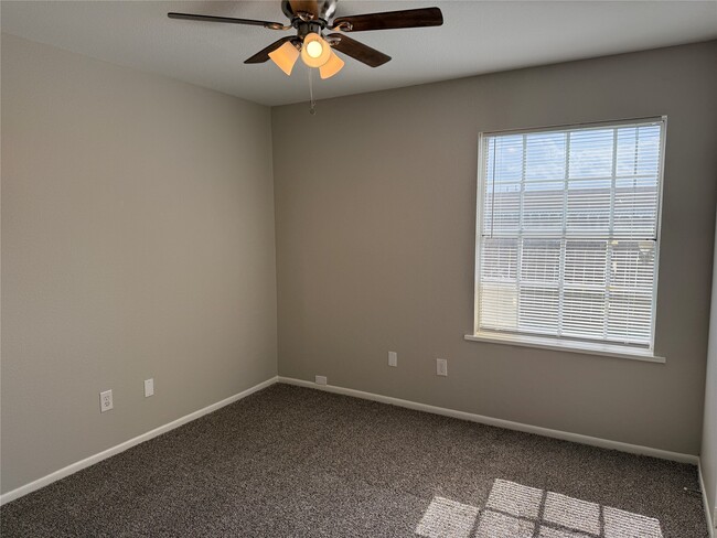 Building Photo - 13902 Buckingham Dr