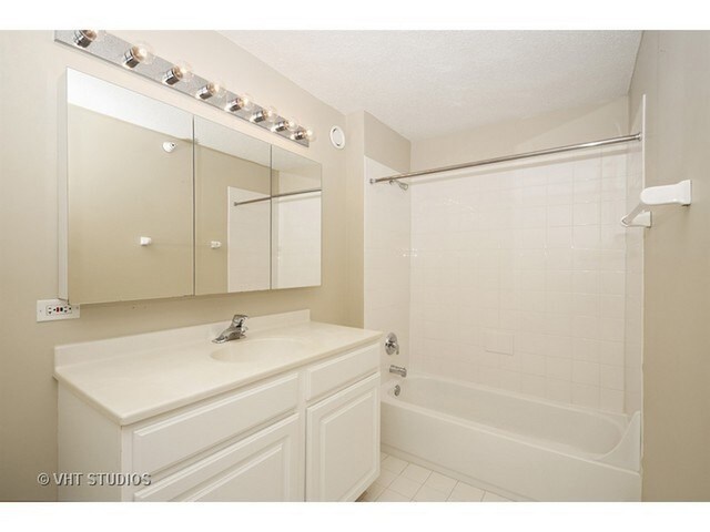 Building Photo - 545 N Dearborn St