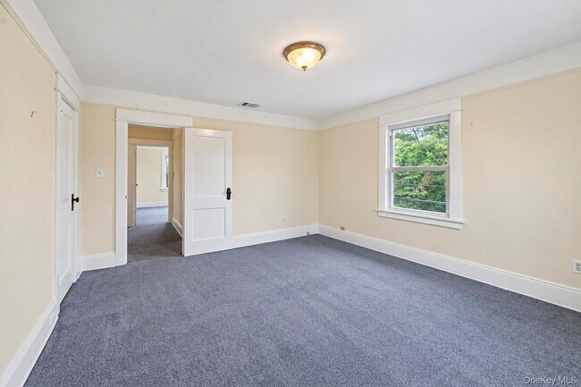 Building Photo - 108 Hempstead Ave