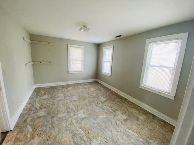 Building Photo - 1361 Hull Rd
