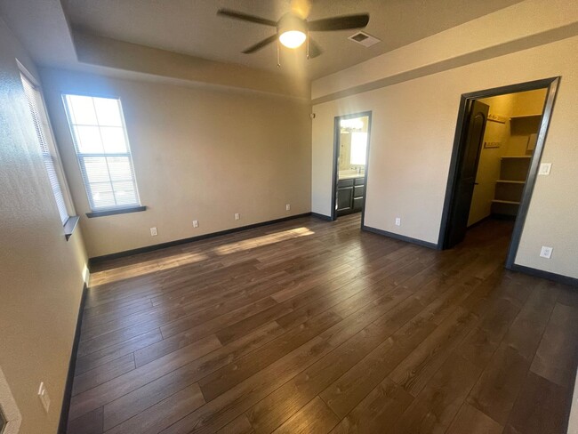 Building Photo - 2 story town home in a gated community in ...