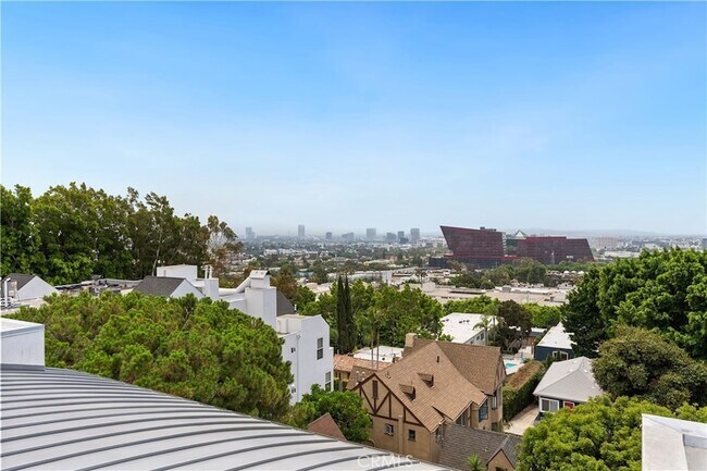 Building Photo - 1014 Larrabee St