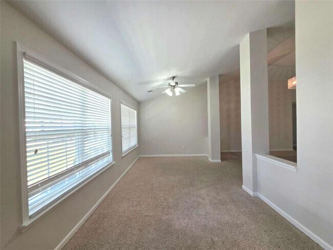 Building Photo - 1005 Southwood Dr
