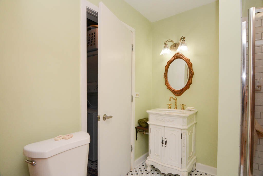 Building Photo - 1726 W Erie St