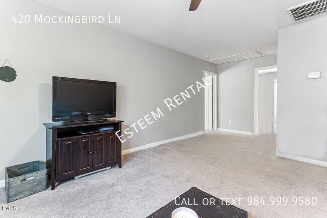 Building Photo - 420 Mockingbird Ln