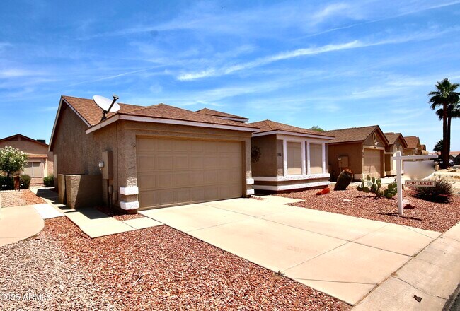 Building Photo - 1702 E Palm Beach Dr