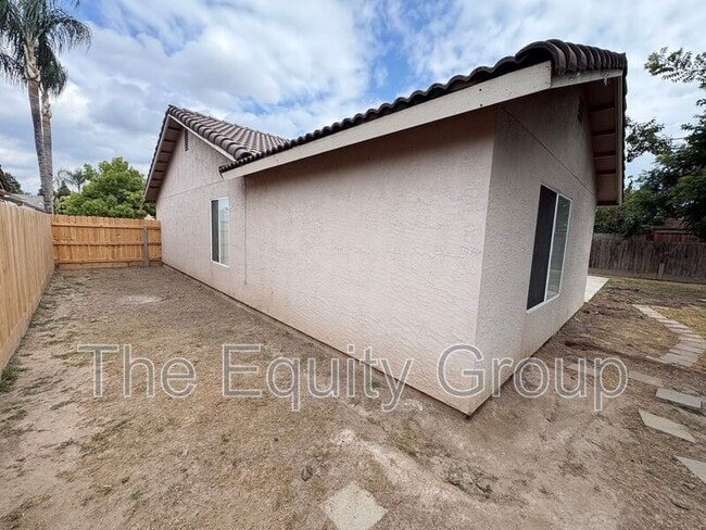 Building Photo - 723 N Simon St
