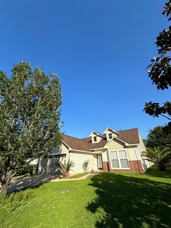 Primary Photo - Gorgeous Deerfield Plantation 4 Bed 2.5 Ba...