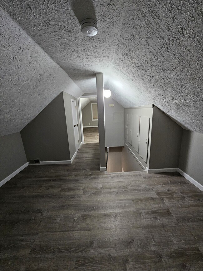 Building Photo - 5604 S 79th St