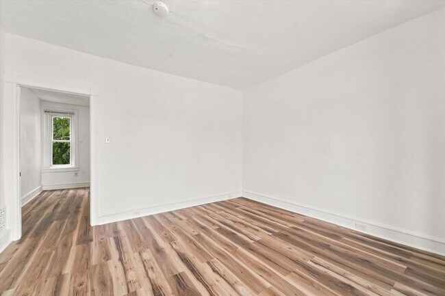 Building Photo - 1213 N 60th St