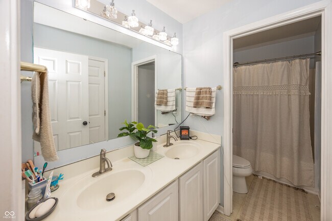 Building Photo - 5889 Pebblestream Dr
