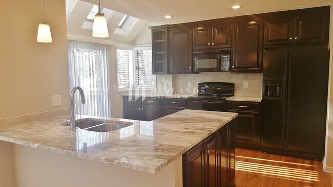 Building Photo - Stunning Updated Rockbrook Home
