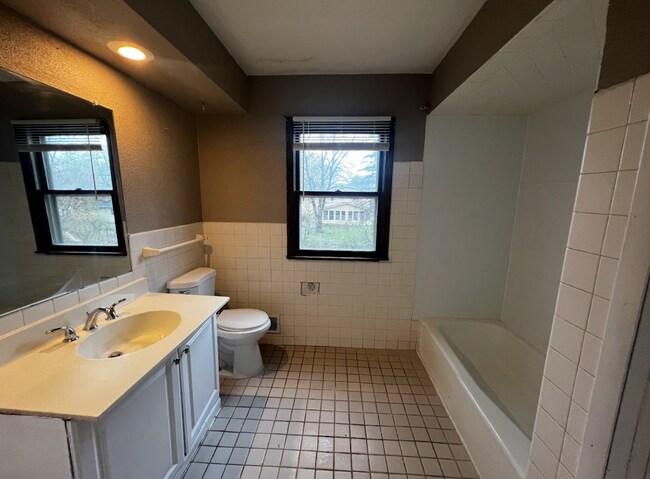 Building Photo - 7725 Tessman Dr