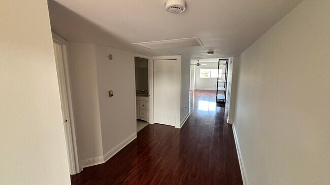 Building Photo - 1001 SW 141st Ave