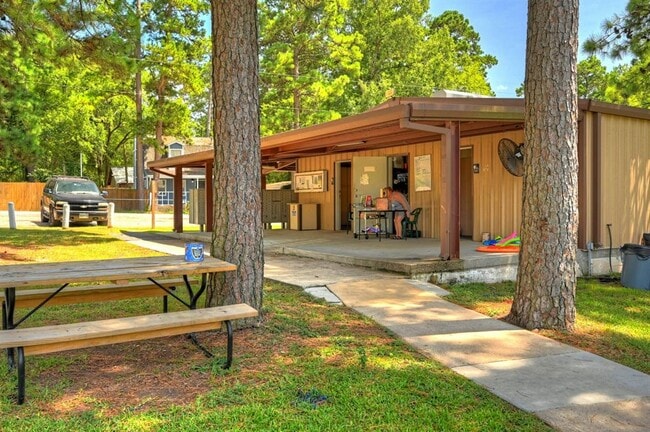 Building Photo - 9582 Darkwood St