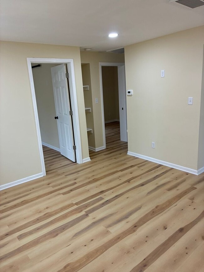 Building Photo - Stylish Renovated Home