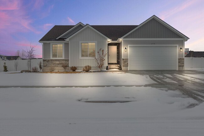 Building Photo - 3 Bed 2 Full Bath home