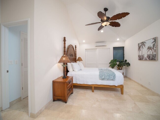 Building Photo - Beautiful Furnished, 2 Bed, 3 Bath, Gated ...