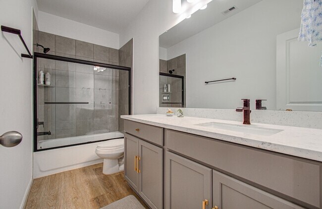 Building Photo - 4722 Crest Hill Dr