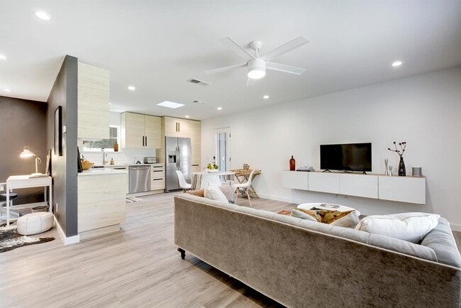 Building Photo - 1809 Forestglade Dr