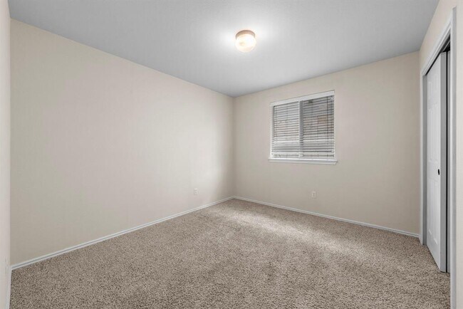 Building Photo - 9424 Castle Pines Dr