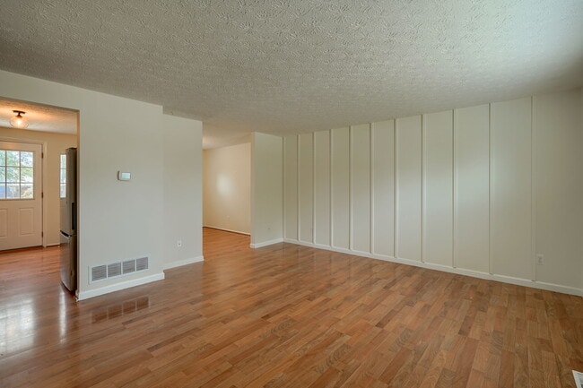 Building Photo - 651 Dovalon Pl