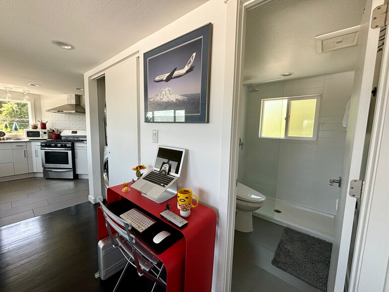 Building Photo - 110 Erie Ave