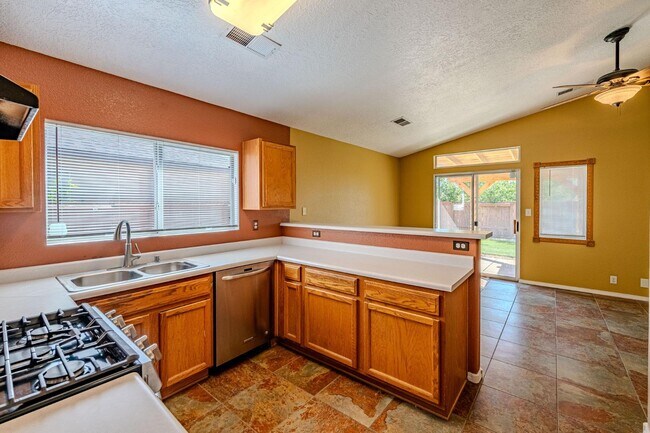 Building Photo - 4720 Shepherd Ct NE
