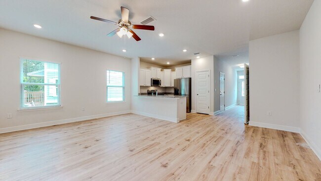 Building Photo - 3 bed 2.5 bathroom townhome in Santa Rosa Beach