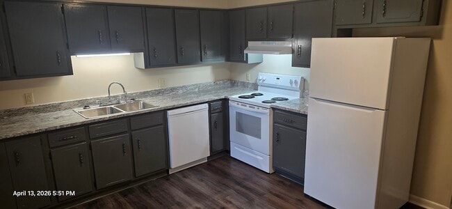 Building Photo - 608 Morrison St