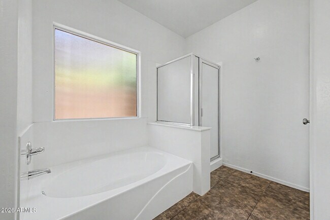 Building Photo - 930 E Harwell Rd