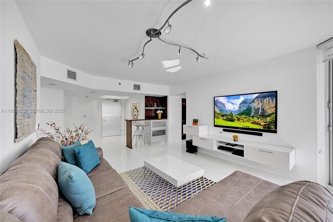 Building Photo - 16445 Collins Ave