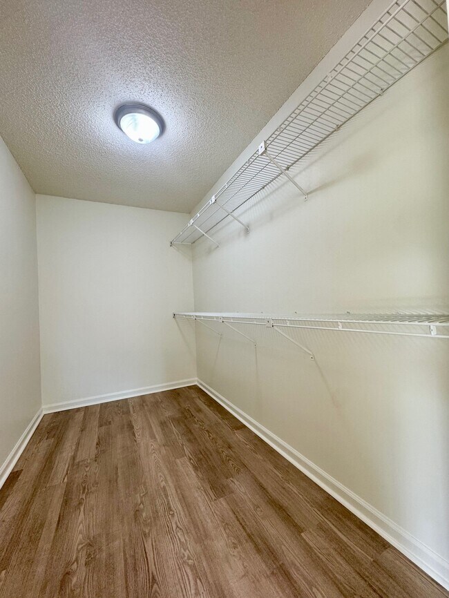 Building Photo - 11640 Halethorpe Dr