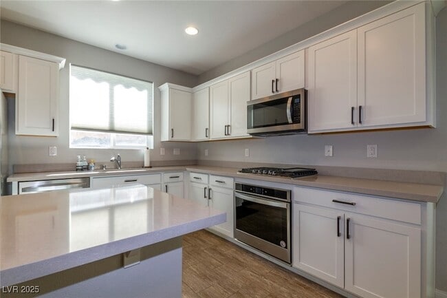 Building Photo - 10461 Skye Summit Ave