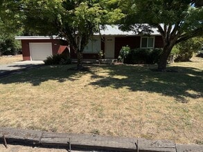 Building Photo - Updated 2-bedroom duplex in Thurston!