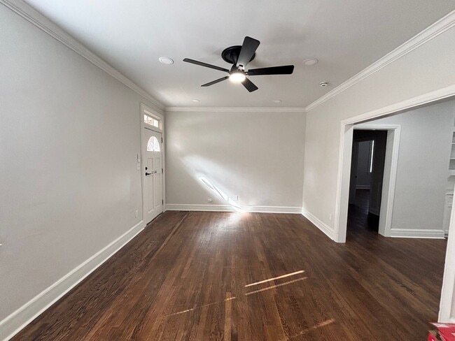 Building Photo - Bungalow in rosewood