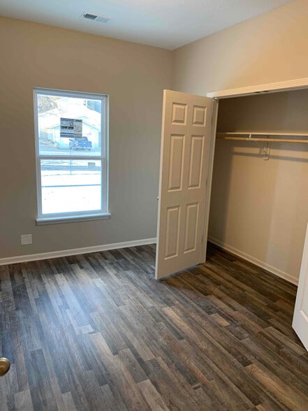 Building Photo - 715 S Pecan St