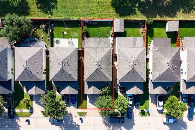 Building Photo - 5703 Basswood Dale Dr