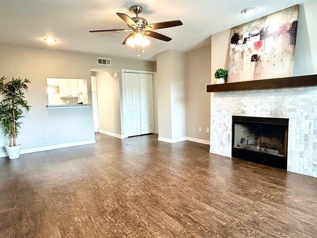 Building Photo - 1860 White Oak Dr