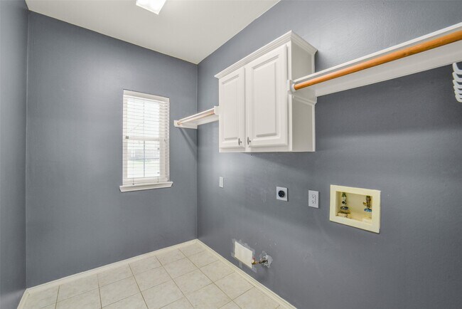 Building Photo - 402 Sterling Heights Ln