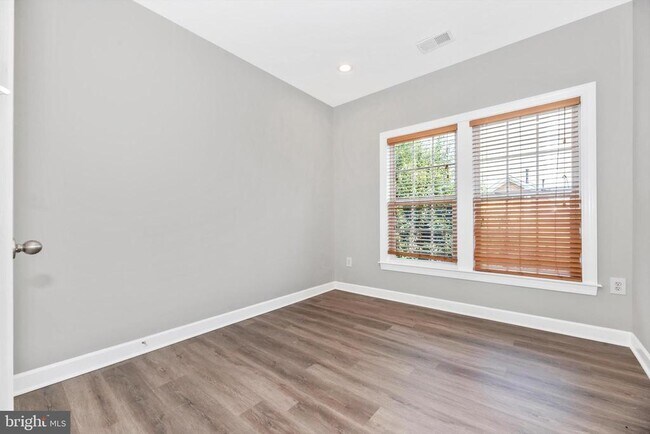 Building Photo - 8943 Amelung St