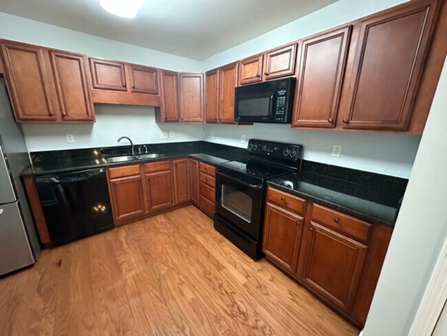 Building Photo - Beautiful Fenced in Patio Home in Colfax!