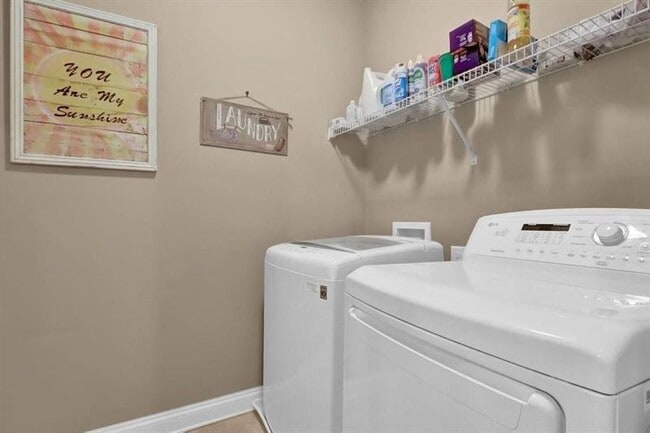 Building Photo - 4960 Wilshire Crossing