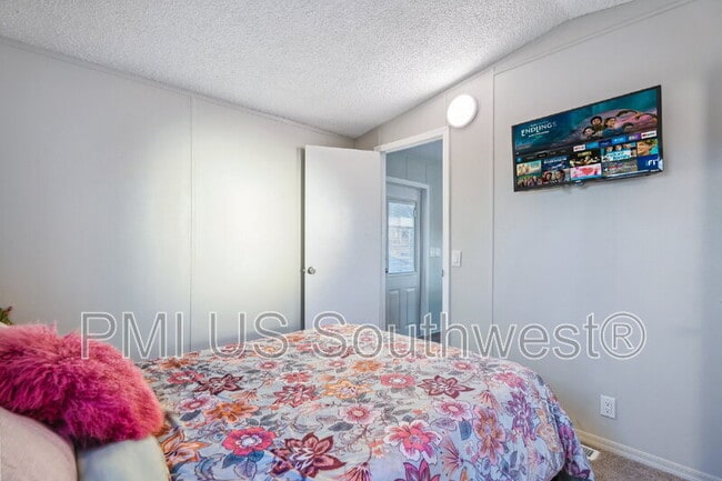 Building Photo - 437 Riverfront Dr