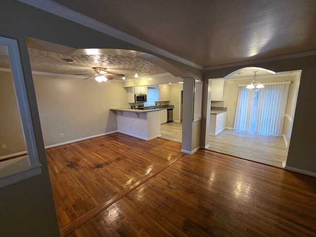 Building Photo - 3 BR House in S. Chesterfield - Available Now!