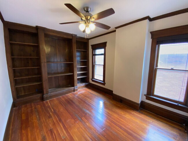 Building Photo - Hunter Ave 1045-1047 GW2