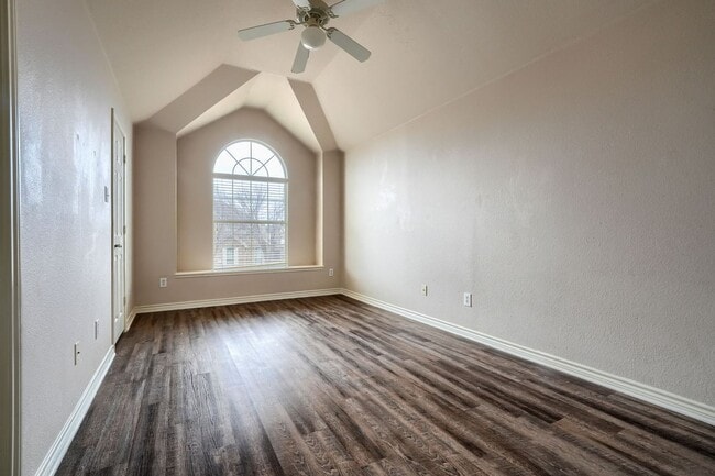 Building Photo - Stunning 6-Bedroom Home with Spacious Backyard and Modern Upgrades